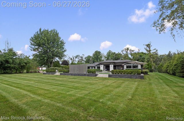 7400 Parkstone Lane, Bloomfield Charter Township, MI 48301