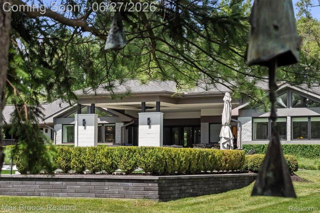 7400 Parkstone Lane, Bloomfield Charter Township, MI 48301
