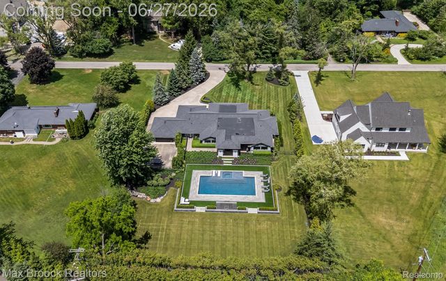 7400 Parkstone Lane, Bloomfield Charter Township, MI 48301