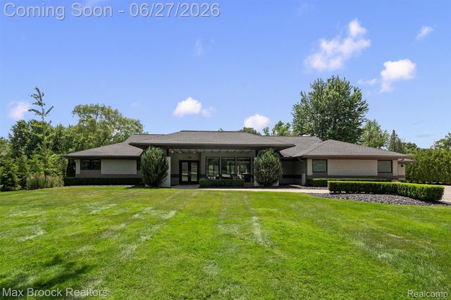 7400 Parkstone Lane, Bloomfield Charter Township, MI 48301