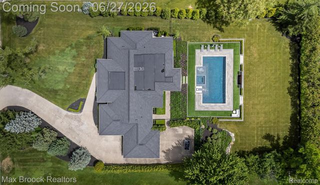 7400 Parkstone Lane, Bloomfield Charter Township, MI 48301