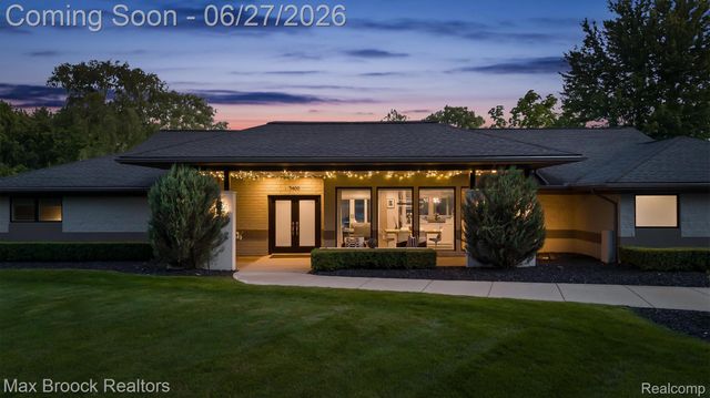 7400 Parkstone Lane, Bloomfield Charter Township, MI 48301