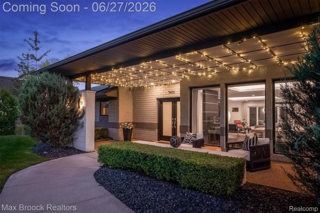 7400 Parkstone Lane, Bloomfield Charter Township, MI 48301