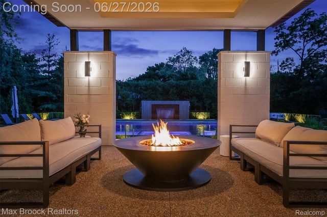 7400 Parkstone Lane, Bloomfield Charter Township, MI 48301