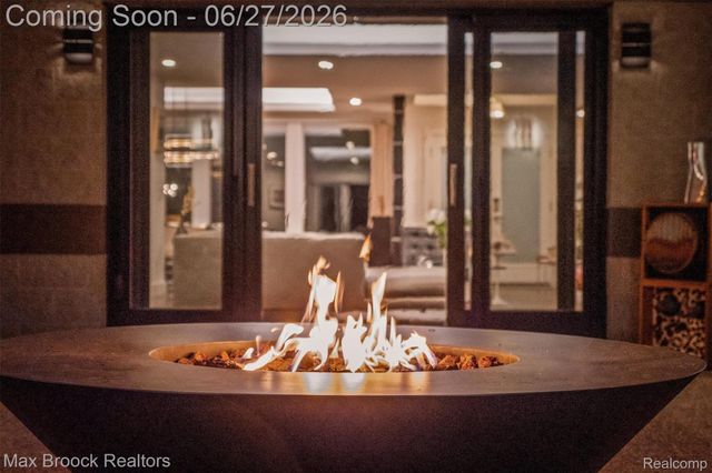 7400 Parkstone Lane, Bloomfield Charter Township, MI 48301