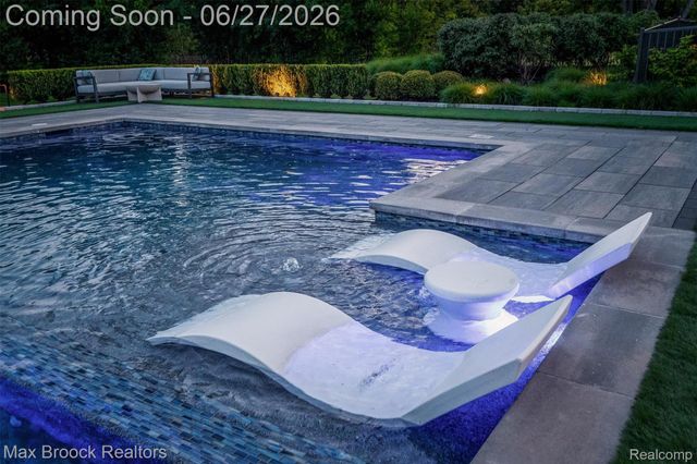 7400 Parkstone Lane, Bloomfield Charter Township, MI 48301