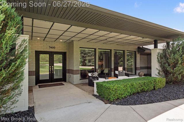 7400 Parkstone Lane, Bloomfield Charter Township, MI 48301