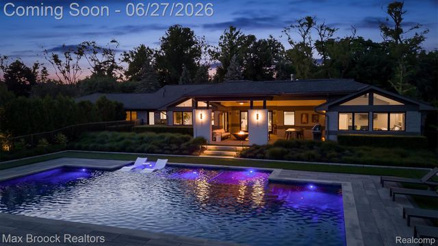 7400 Parkstone Lane, Bloomfield Charter Township, MI 48301