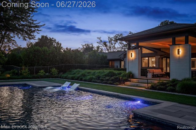 7400 Parkstone Lane, Bloomfield Charter Township, MI 48301