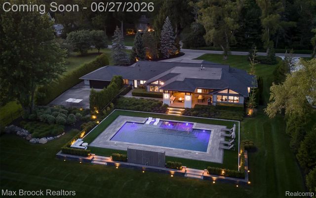 7400 Parkstone Lane, Bloomfield Charter Township, MI 48301