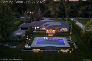 7400 Parkstone Lane, Bloomfield Charter Township, MI 48301