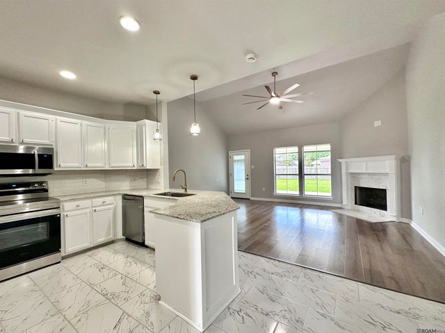 43446 Galvez Oaks Dr, Prairieville, LA 70769