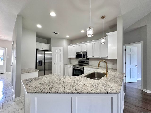 43446 Galvez Oaks Dr, Prairieville, LA 70769
