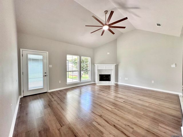 43446 Galvez Oaks Dr, Prairieville, LA 70769