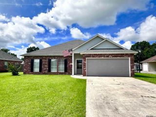 43446 Galvez Oaks Dr, Prairieville, LA 70769