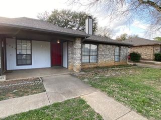 2929 Hilltop Drive, Euless, TX 76039