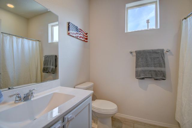 1043 Vallecito Loop NW, Los Lunas, NM 87031