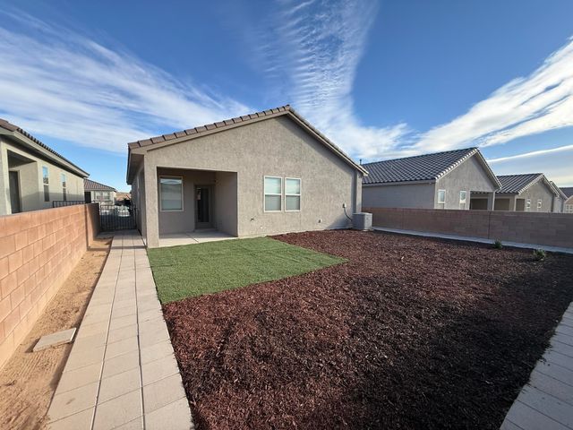 1043 Vallecito Loop NW, Los Lunas, NM 87031