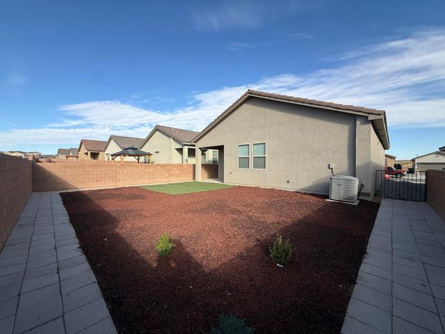 1043 Vallecito Loop NW, Los Lunas, NM 87031