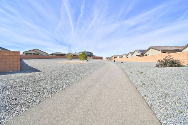 1043 Vallecito Loop NW, Los Lunas, NM 87031