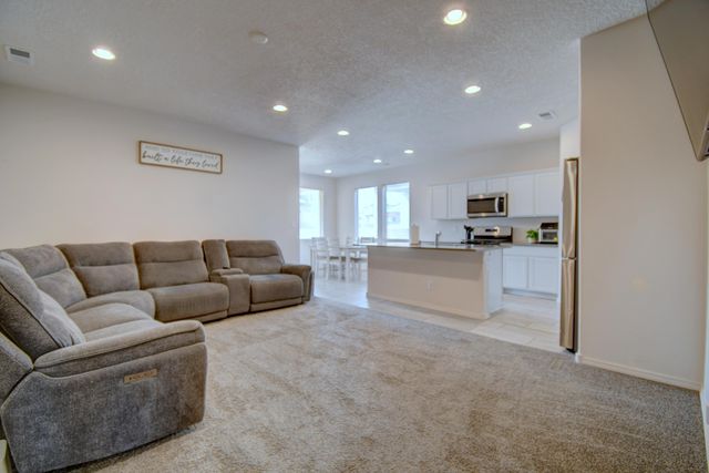 1043 Vallecito Loop NW, Los Lunas, NM 87031