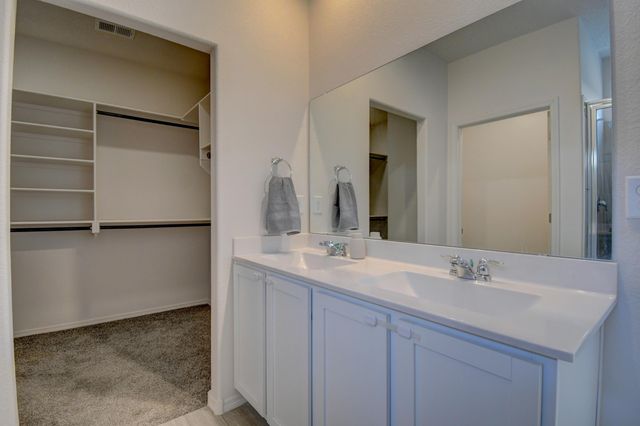 1043 Vallecito Loop NW, Los Lunas, NM 87031