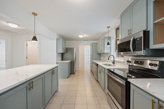 1606 N Woods Street, Sherman, TX 75092