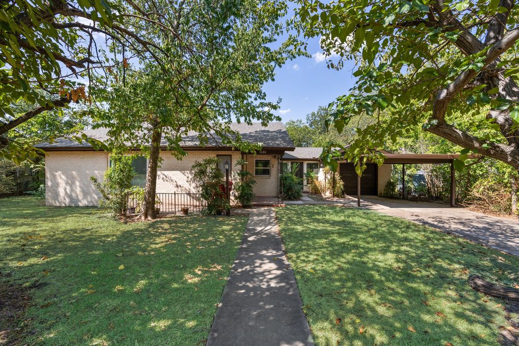 1606 N Woods Street, Sherman, TX 75092