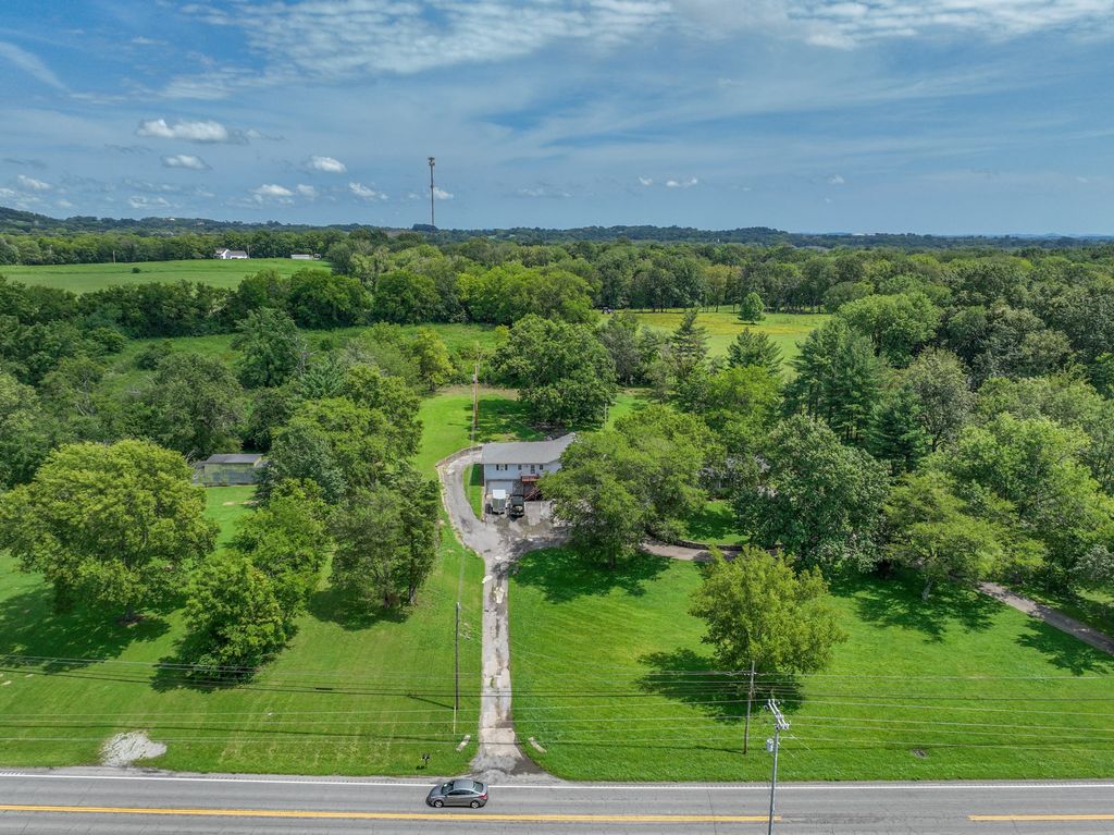 302A Dobbins Pike, Gallatin, TN 37066