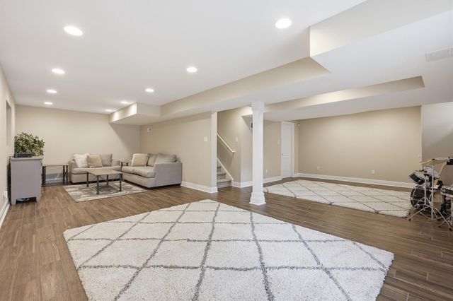 300 E FURROW LN, Newark, DE 19702