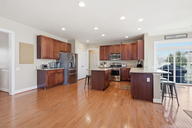 300 E FURROW LN, Newark, DE 19702