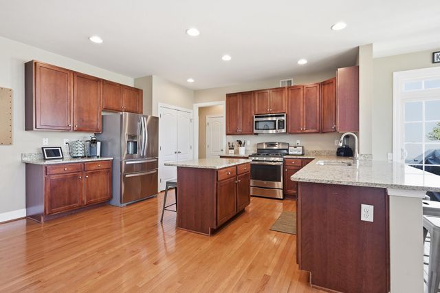 300 E FURROW LN, Newark, DE 19702