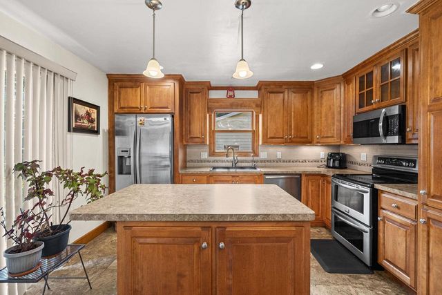 2715 W 1ST AVENUE, Appleton, WI 54914