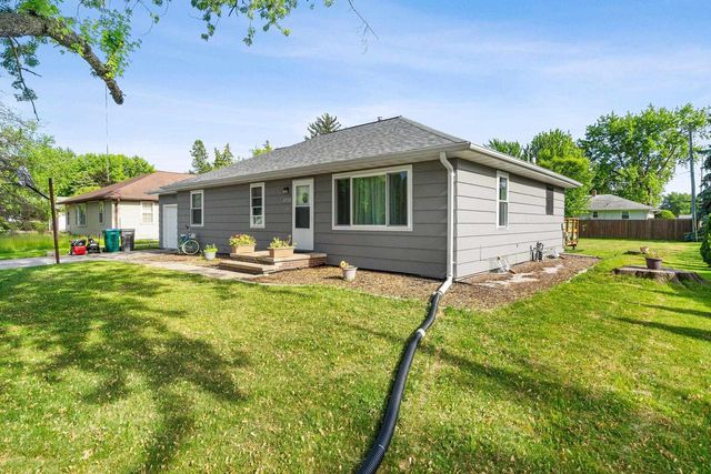 2715 W 1ST AVENUE, Appleton, WI 54914