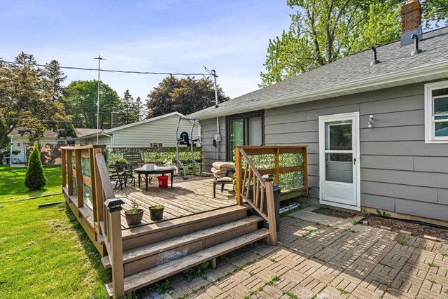 2715 W 1ST AVENUE, Appleton, WI 54914