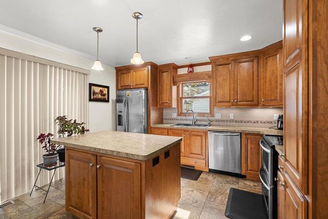 2715 W 1ST AVENUE, Appleton, WI 54914