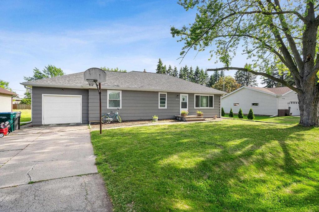 2715 W 1ST AVENUE, Appleton, WI 54914