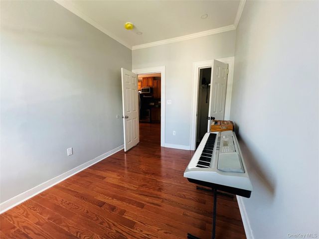 2328 28th Street 2R, Astoria, NY 11105