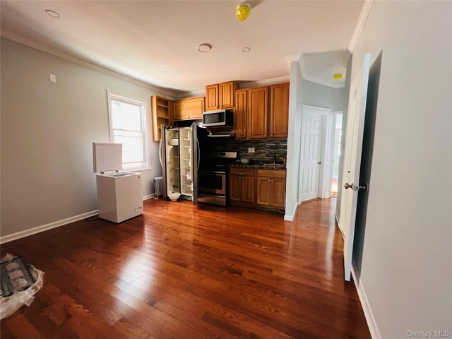 2328 28th Street 2R, Astoria, NY 11105