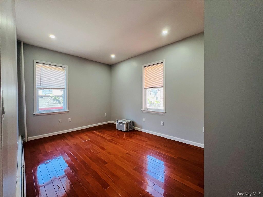 2328 28th Street 2R, Astoria, NY 11105