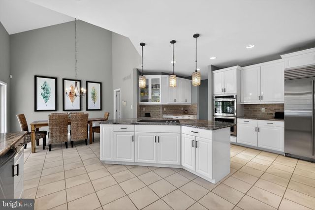 50 CAMEO DR, Cherry Hill, NJ 08003