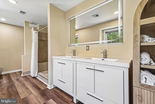 2484 FREETOWN DR, Reston, VA 20191