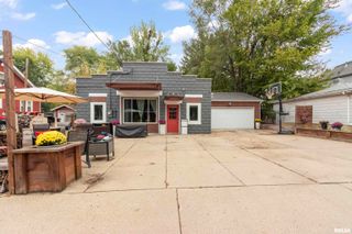 1111 W ARMSTRONG Avenue, Peoria, IL 61606