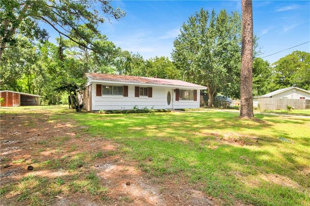 8461 Bayou Drive, Bayou La Batre, AL 36509