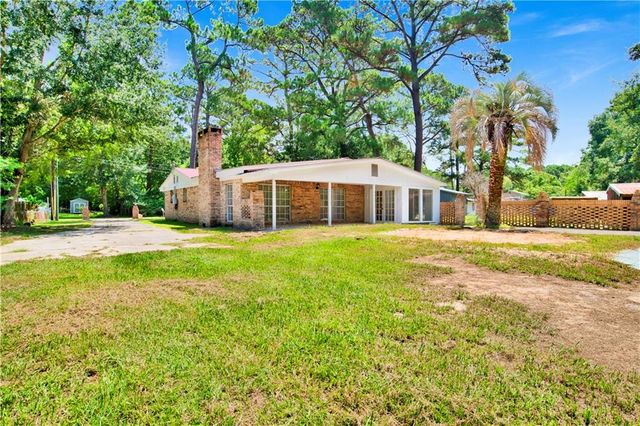 8461 Bayou Drive, Bayou La Batre, AL 36509