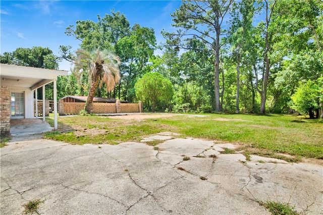 8461 Bayou Drive, Bayou La Batre, AL 36509