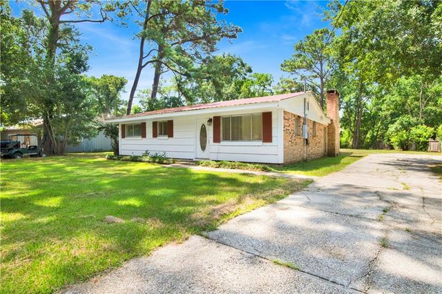 8461 Bayou Drive, Bayou La Batre, AL 36509