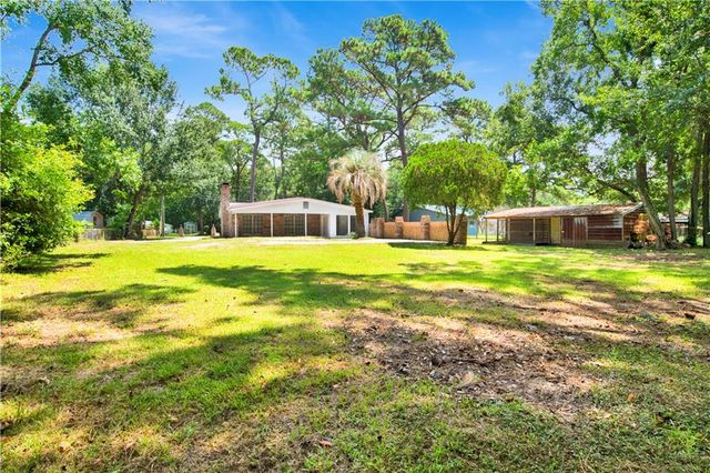 8461 Bayou Drive, Bayou La Batre, AL 36509