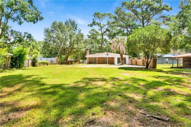 8461 Bayou Drive, Bayou La Batre, AL 36509