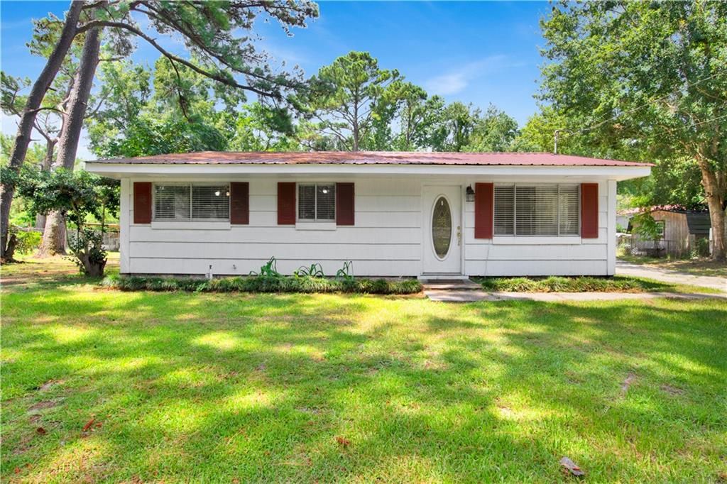 8461 Bayou Drive, Bayou La Batre, AL 36509